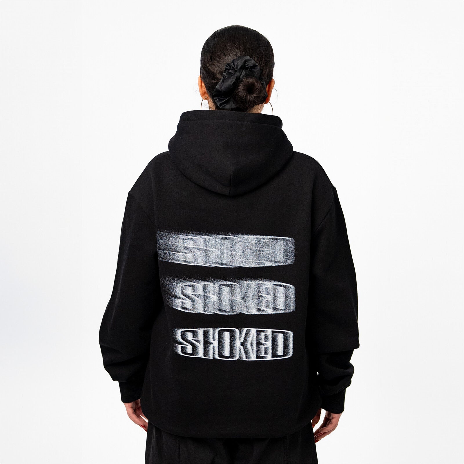 https://images.bravado.de/prod/product-assets/stoked/stoked/products/512148/web/531110/image-thumb__531110__3000x3000_original/STOKED_Basic-Hoodie-Black_Capsule-Collection_s512148_o5984182_a531110_v13086825.43a2f0da.jpg