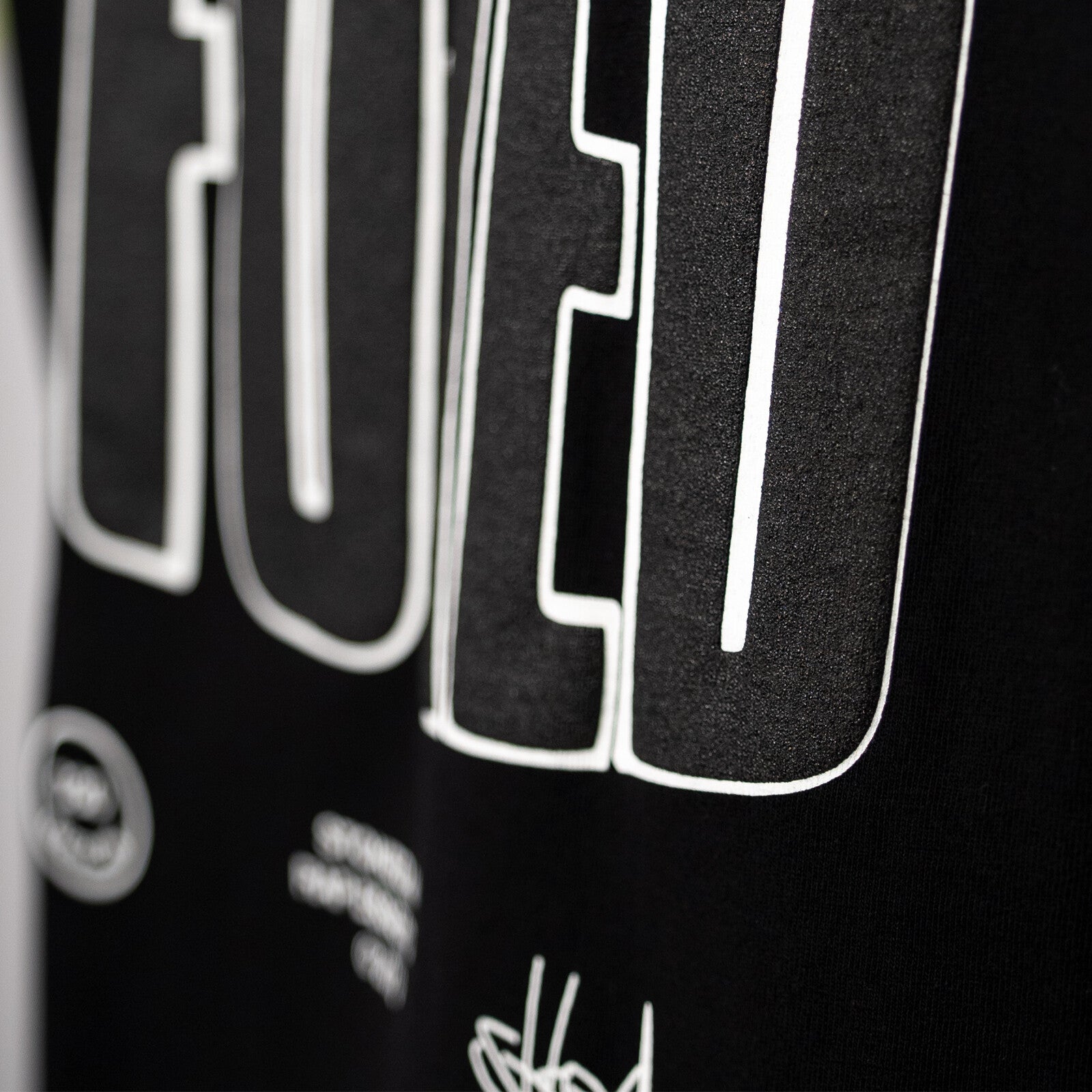 https://images.bravado.de/prod/product-assets/stoked/stoked/products/513745/web/531125/image-thumb__531125__3000x3000_original/STOKED_Basic-Shirt-Black_Capsule-Collection_s513745_o6502578_a531125_v13086845.0e807acd.jpg