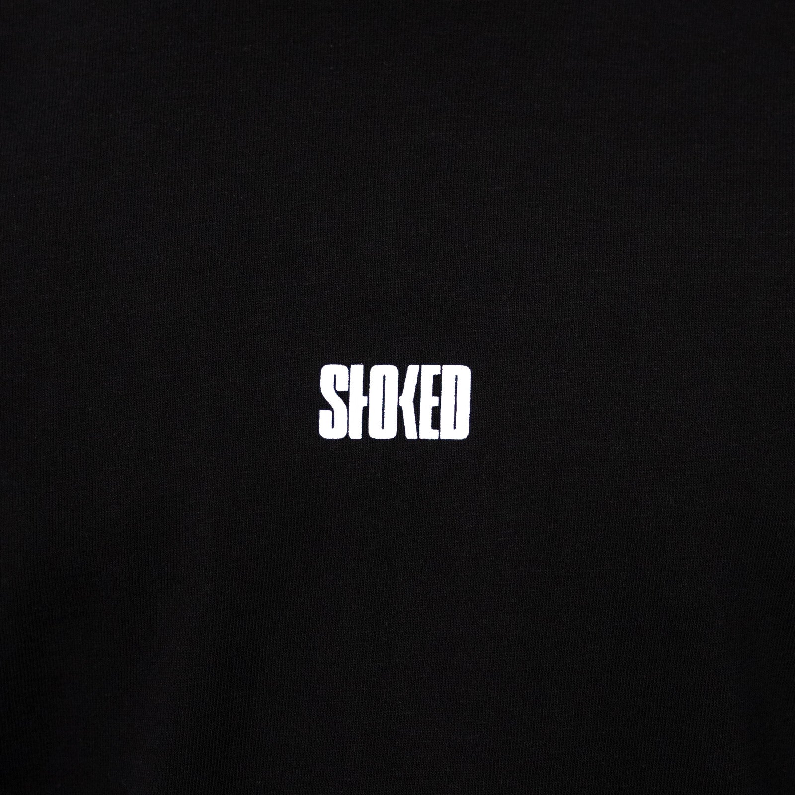 https://images.bravado.de/prod/product-assets/stoked/stoked/products/513745/web/531127/image-thumb__531127__3000x3000_original/STOKED_Basic-Shirt-Black_Capsule-Collection_s513745_o6502578_a531127_v13086847.b7b2b5ef.jpg