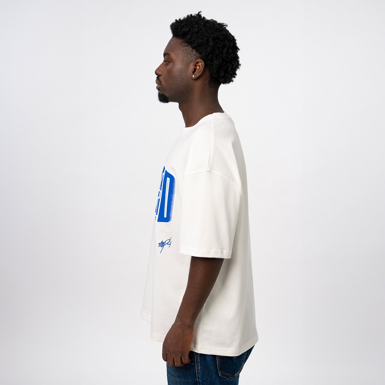 https://images.bravado.de/prod/product-assets/stoked/stoked/products/512147/web/528152/image-thumb__528152__3000x3000_original/STOKED_Basic-Shirt-White_Capsule-Collection_s512147_o5984156_a528152_v13070552.1ddc13fc.jpg