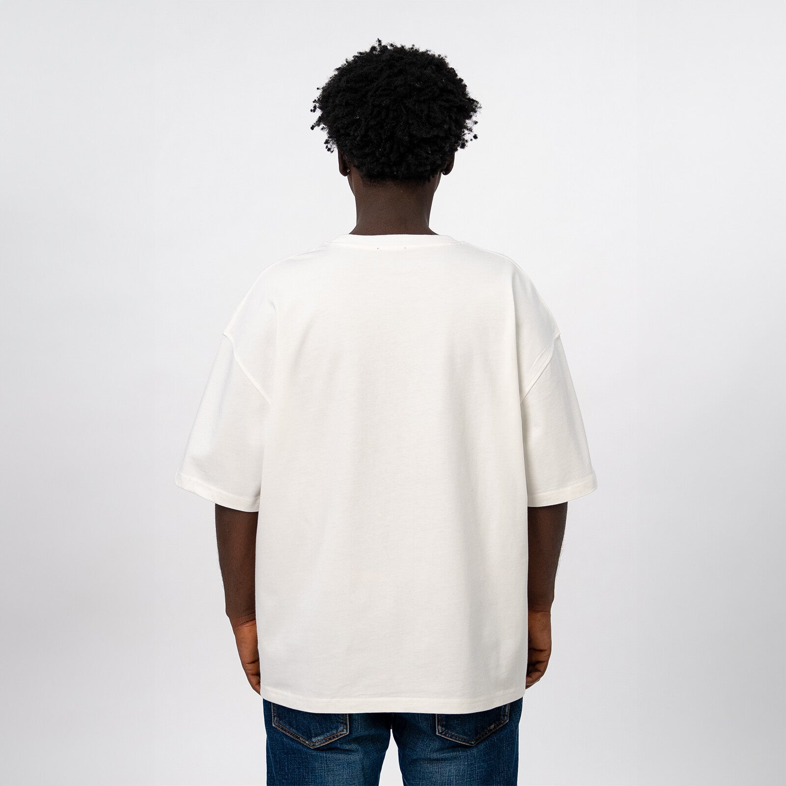 https://images.bravado.de/prod/product-assets/stoked/stoked/products/512147/web/528153/image-thumb__528153__3000x3000_original/STOKED_Basic-Shirt-White_Capsule-Collection_s512147_o5984156_a528153_v13070553.84b75b84.jpg
