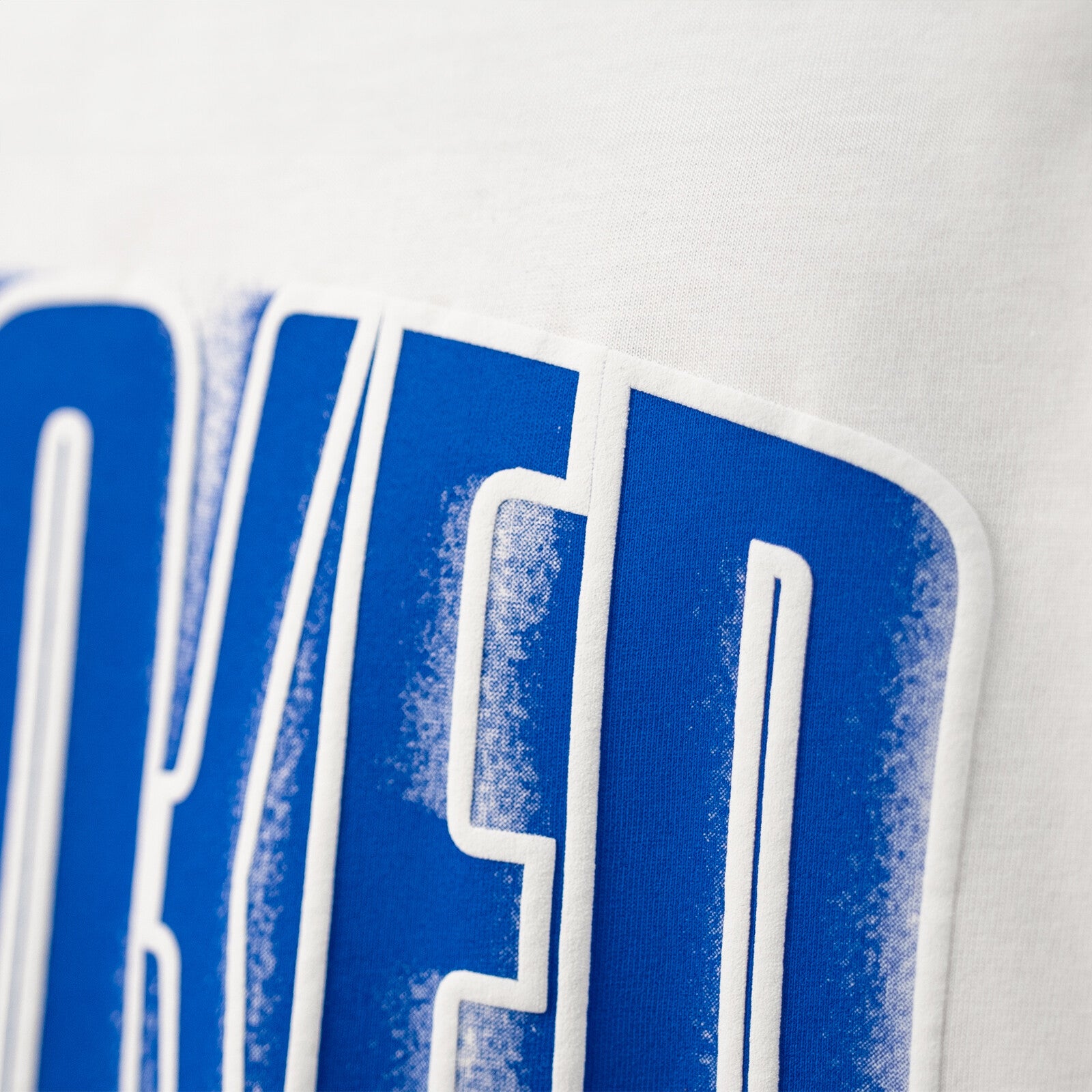 https://images.bravado.de/prod/product-assets/stoked/stoked/products/512147/web/528155/image-thumb__528155__3000x3000_original/STOKED_Basic-Shirt-White_Capsule-Collection_s512147_o5984156_a528155_v13070556.7cc2c971.jpg