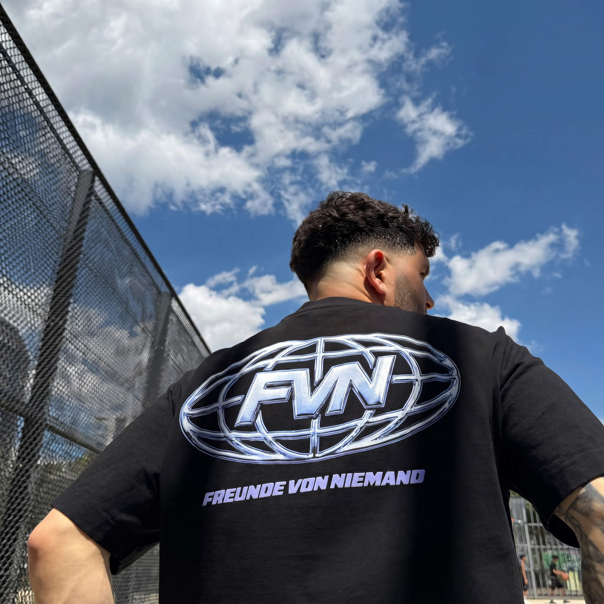 Vega & SUPPORT FRIENDLY PEOPLE FVN Globe T-Shirt 452371