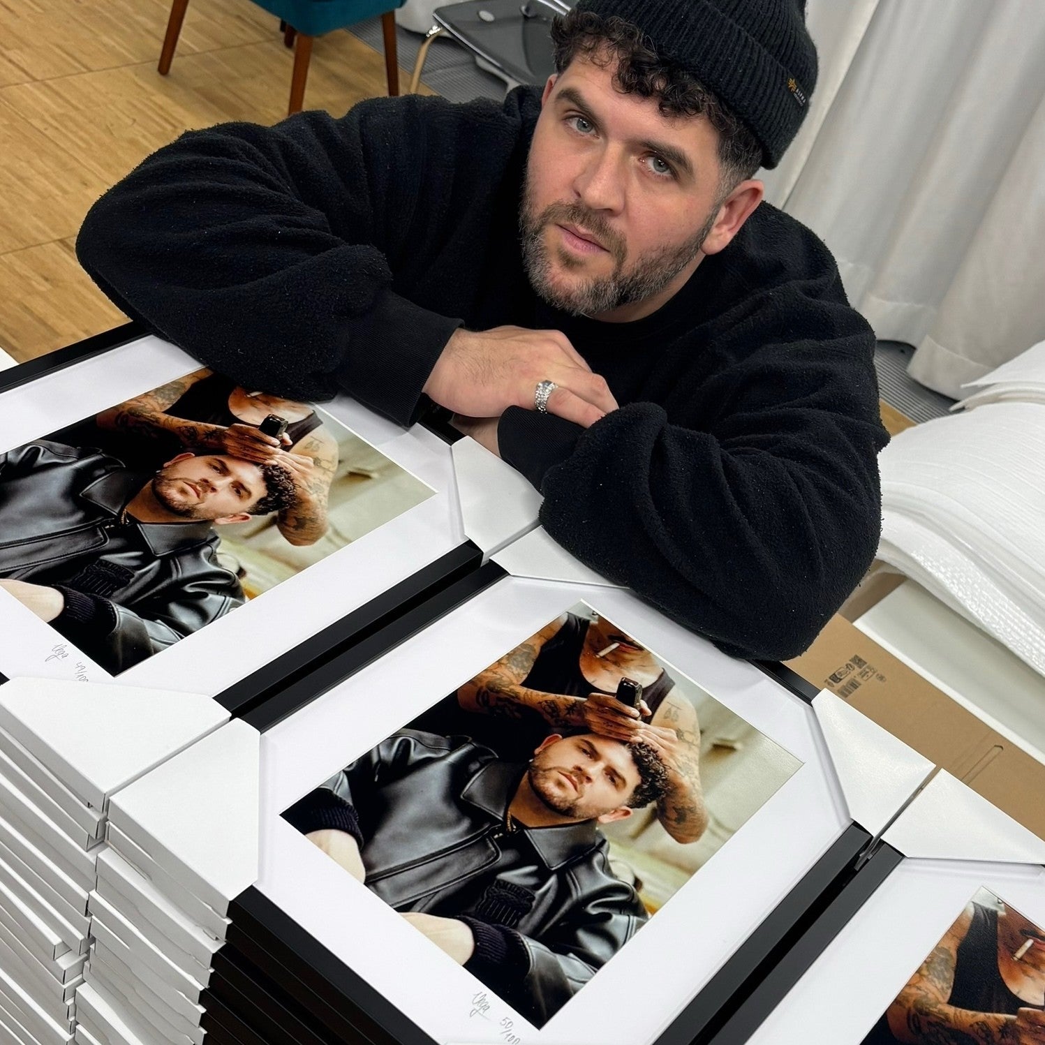 Vega KÖNIG OHNE KRONE Ltd. CD + Signiertes Fine Art Print Bundle (100 Stück) 425800